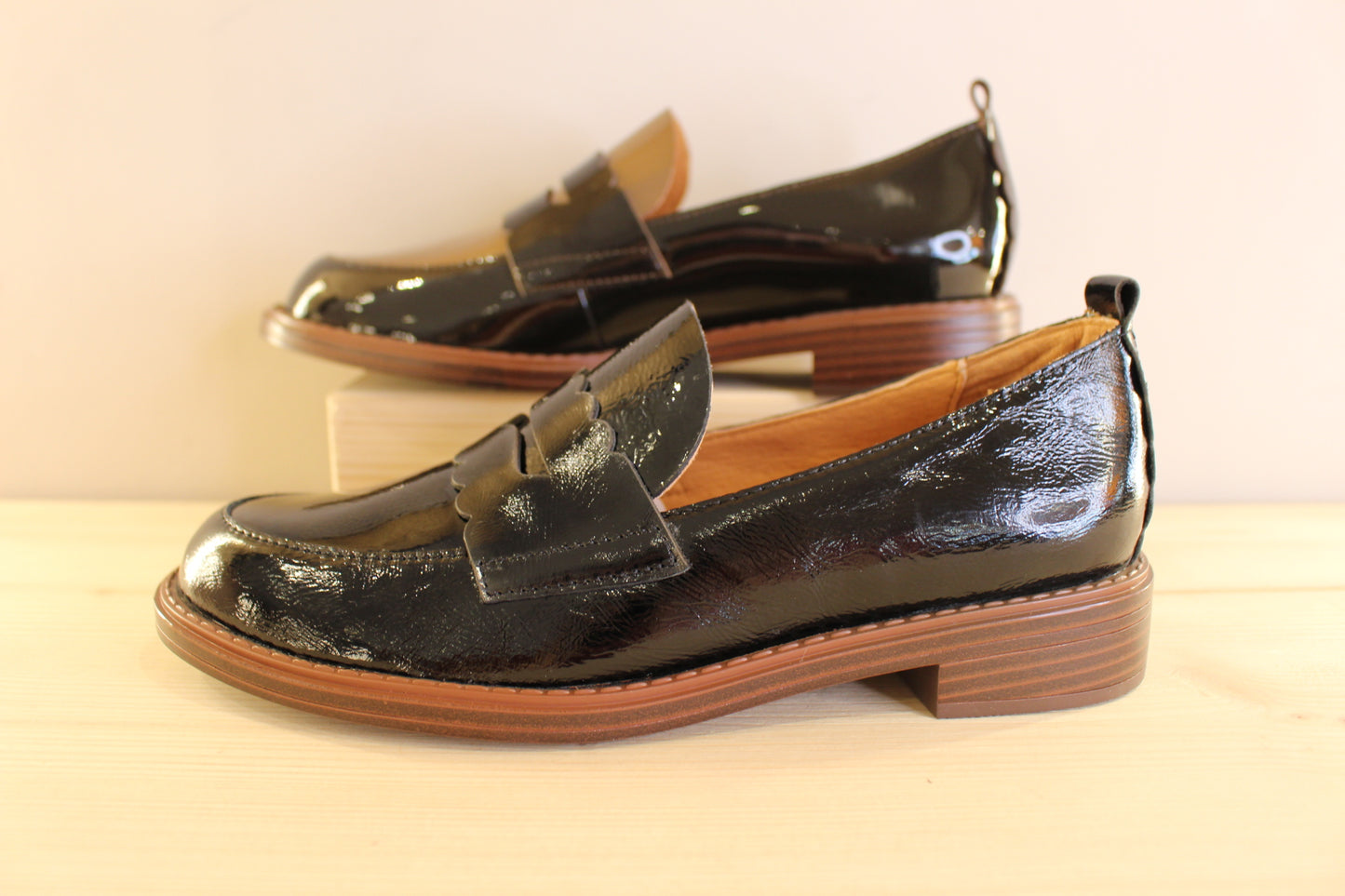 Mocassins femme en cuir vernis noir ou moka MAMZELLE