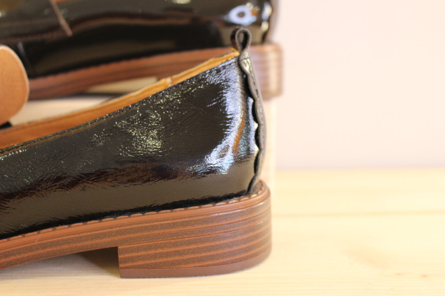 Mocassins femme en cuir vernis noir ou moka MAMZELLE