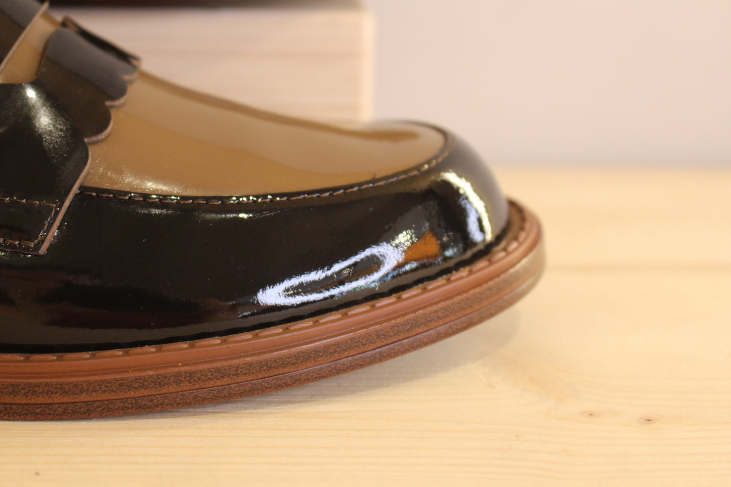 Mocassins femme en cuir vernis noir ou moka MAMZELLE
