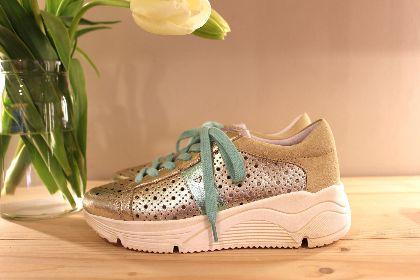 Sneaker cuir perforé et métallisé gold VADDIA semelle amovible
