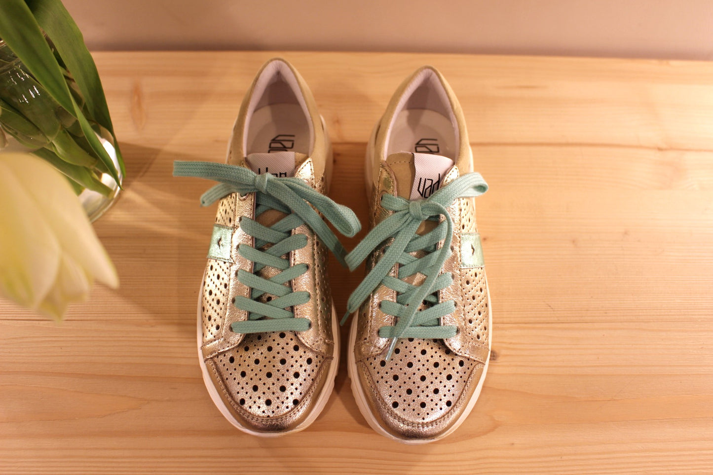 Sneaker cuir perforé et métallisé gold VADDIA semelle amovible