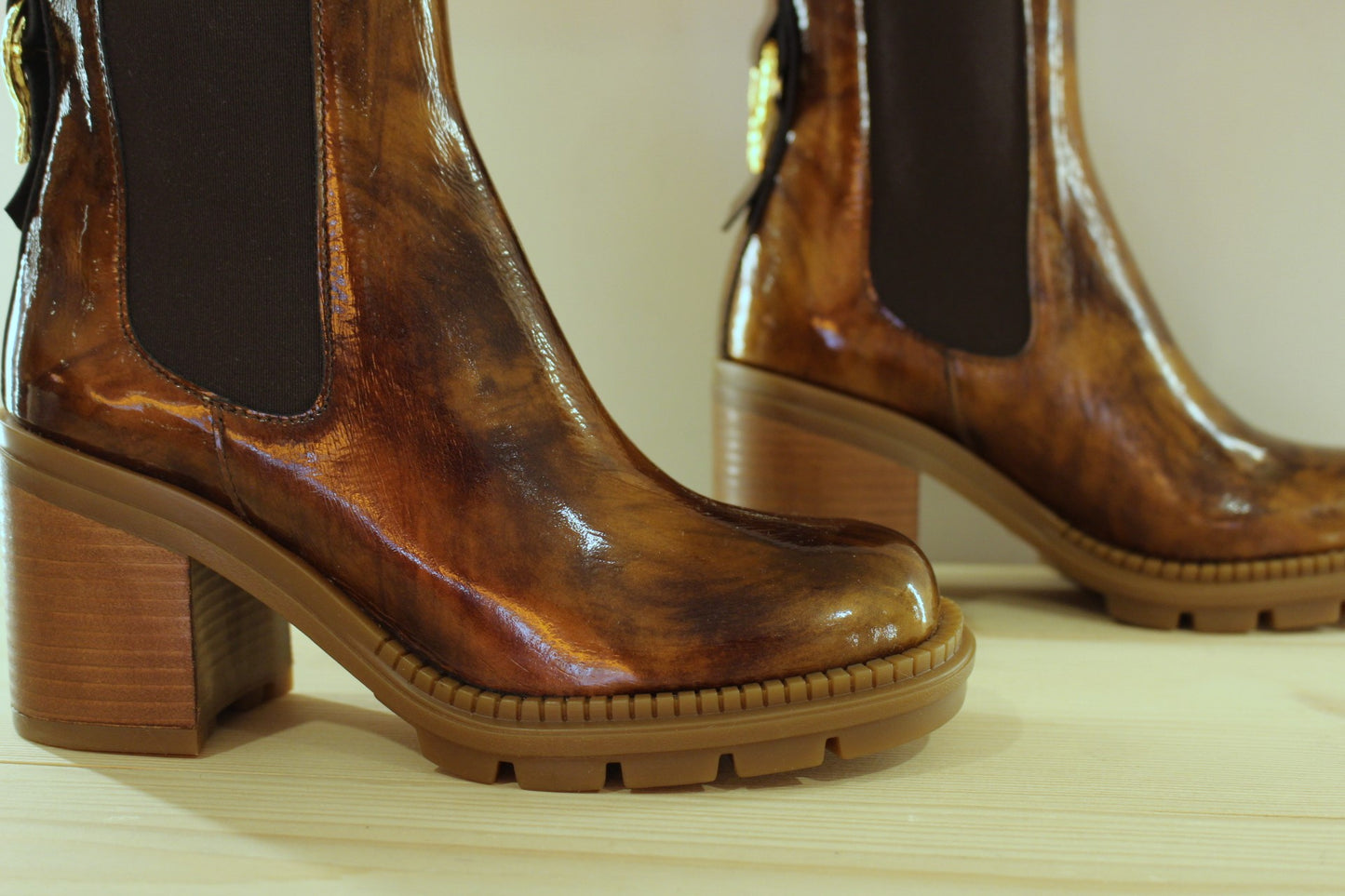 Bottines à enfiler à talon cuir vernis caramel CASTA