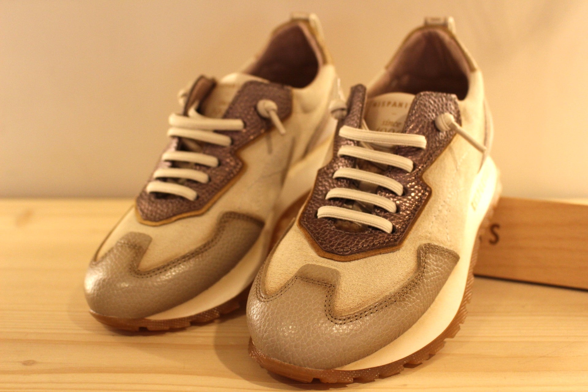 Basket femme HISPANITAS à enfiler cuir de couleur crème