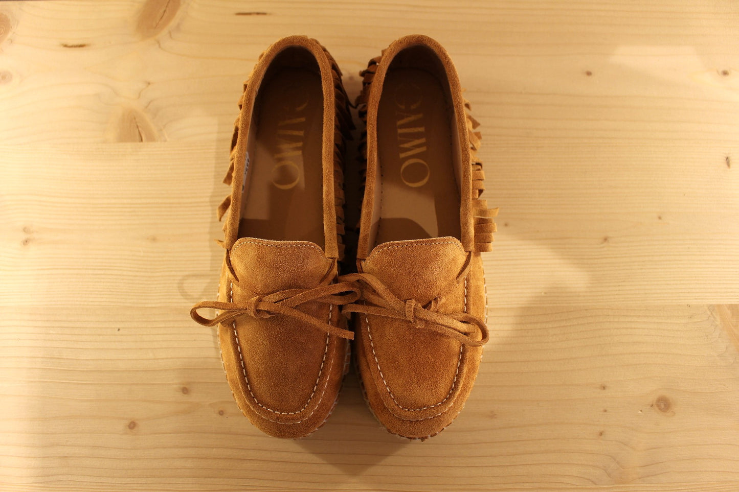 Mocassin thème indien en cuir velours marron à franges et semelles corde GAIMO