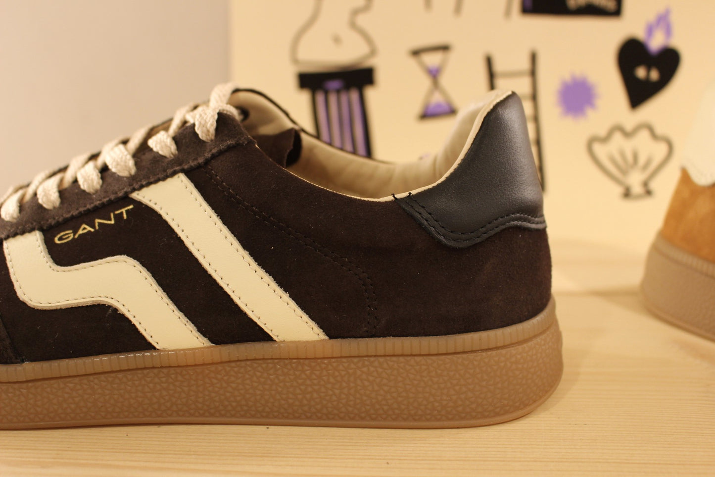 Sneakers homme en cuir velours de couleur marron chocolat ou de couleur jaune GANT