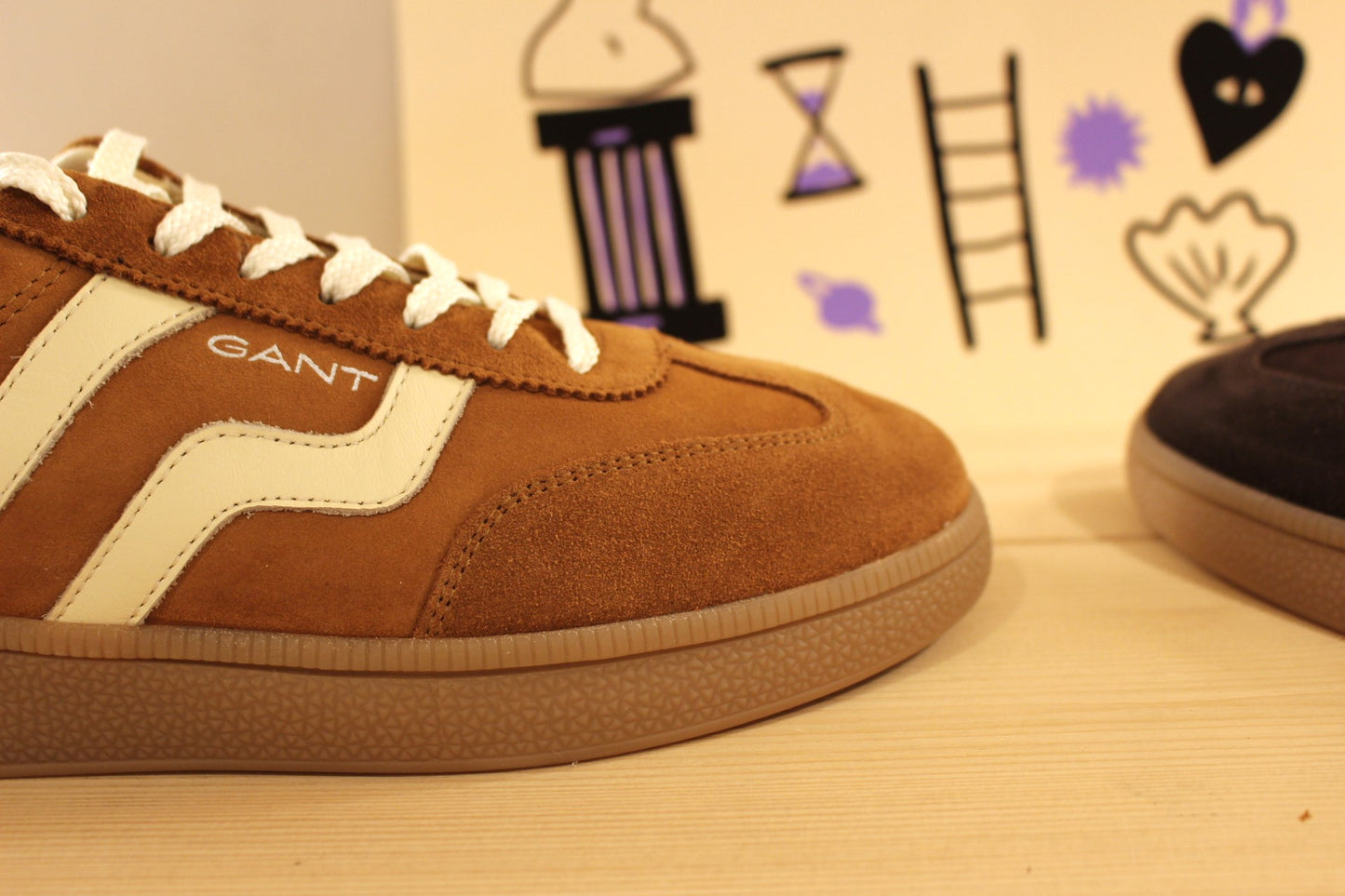 Sneakers homme en cuir velours de couleur marron chocolat ou de couleur jaune GANT