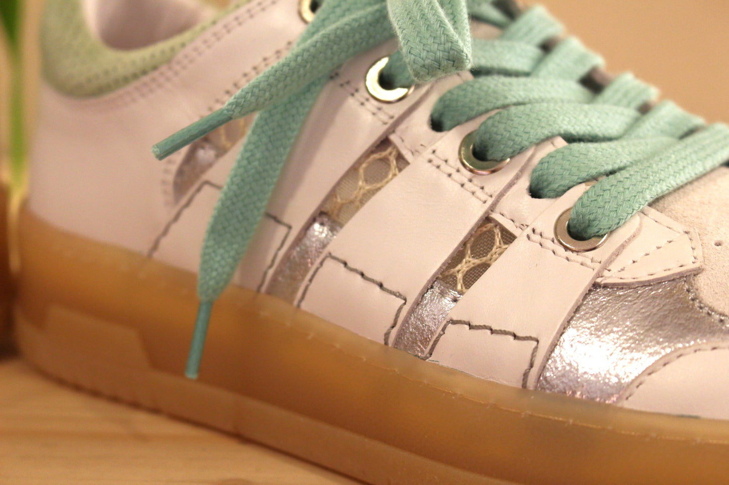 Sneaker cuir blanc et métallisé argent VADDIA semelle amovible
