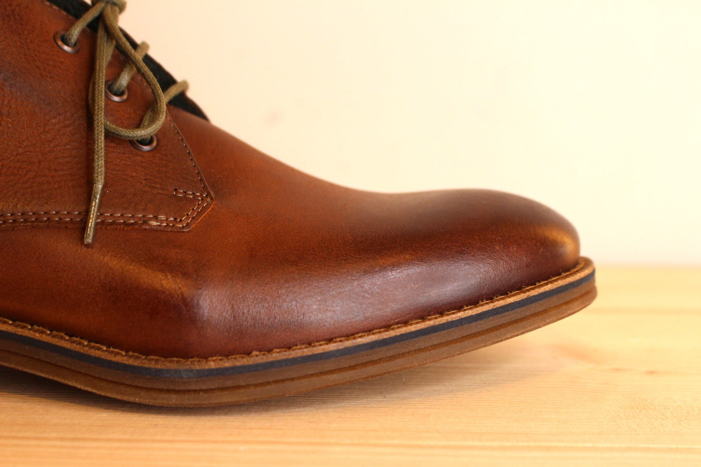 Boots LLOYD cuir havane serrage lacets semelle gomme