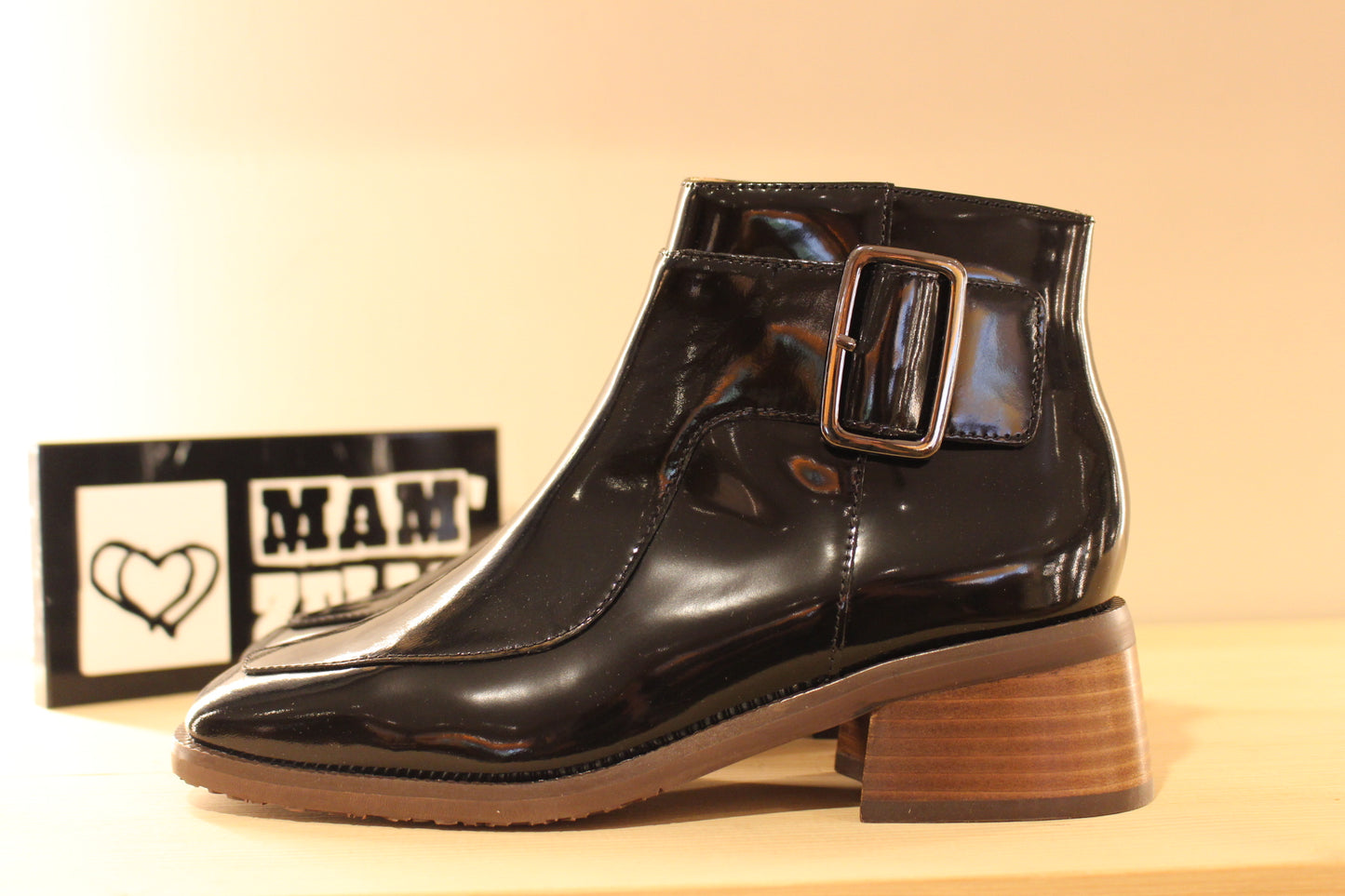 Bottine vernis cuir noir zip interne MAMZELLE