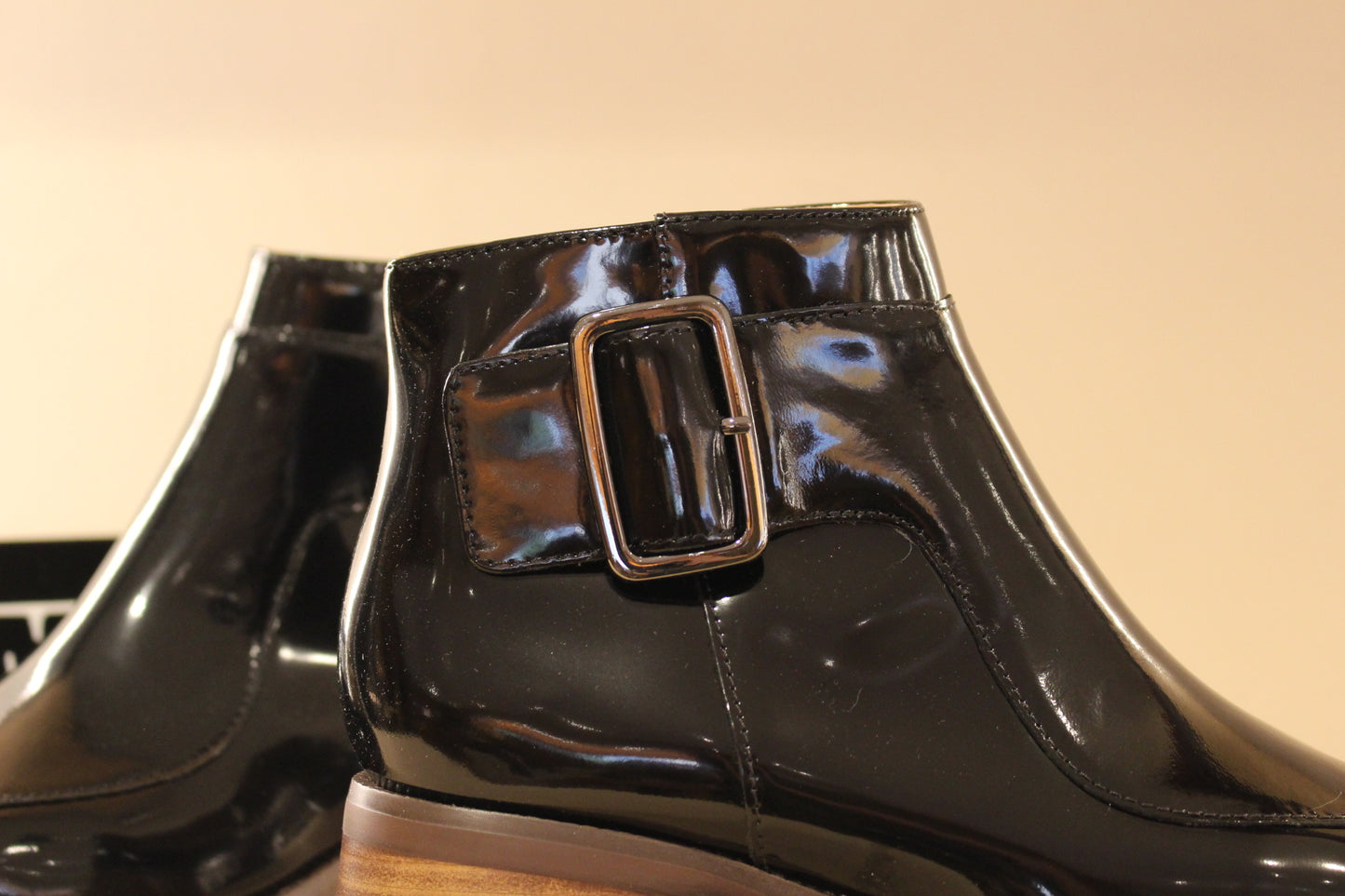 Bottine vernis cuir noir zip interne MAMZELLE