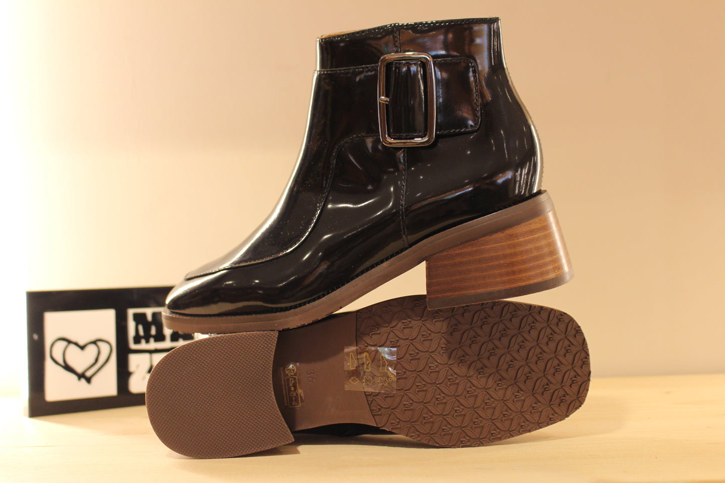 Bottine vernis cuir noir zip interne MAMZELLE
