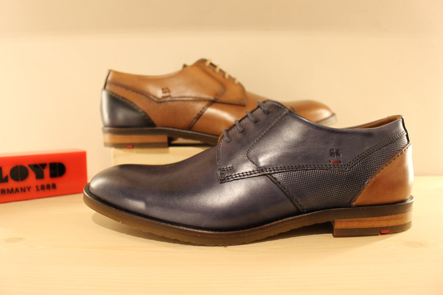 Derby cuir camel ou bleu marine LLOYD