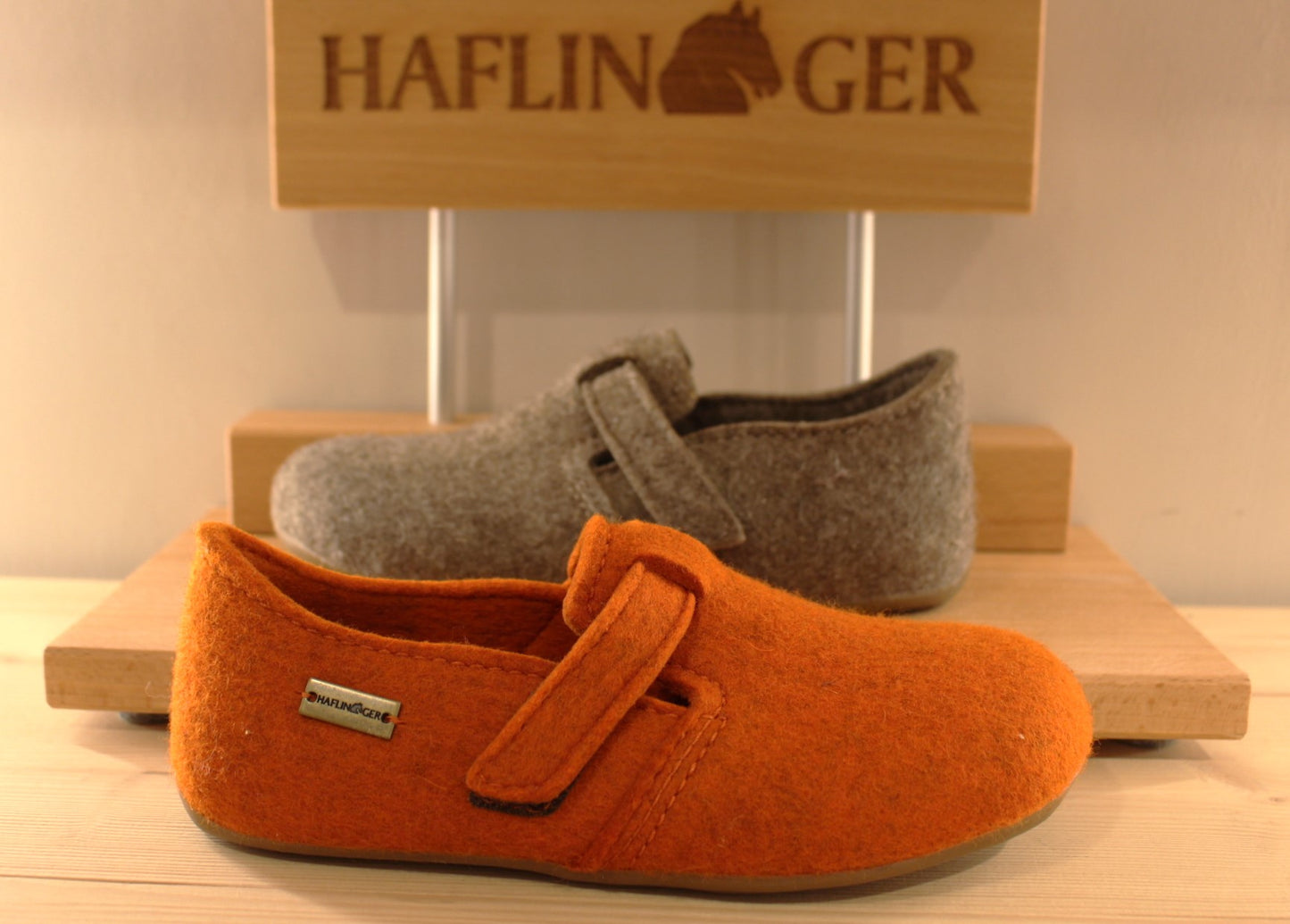 Chausson homme femme HAFLINGER en pure laine gris ou orange