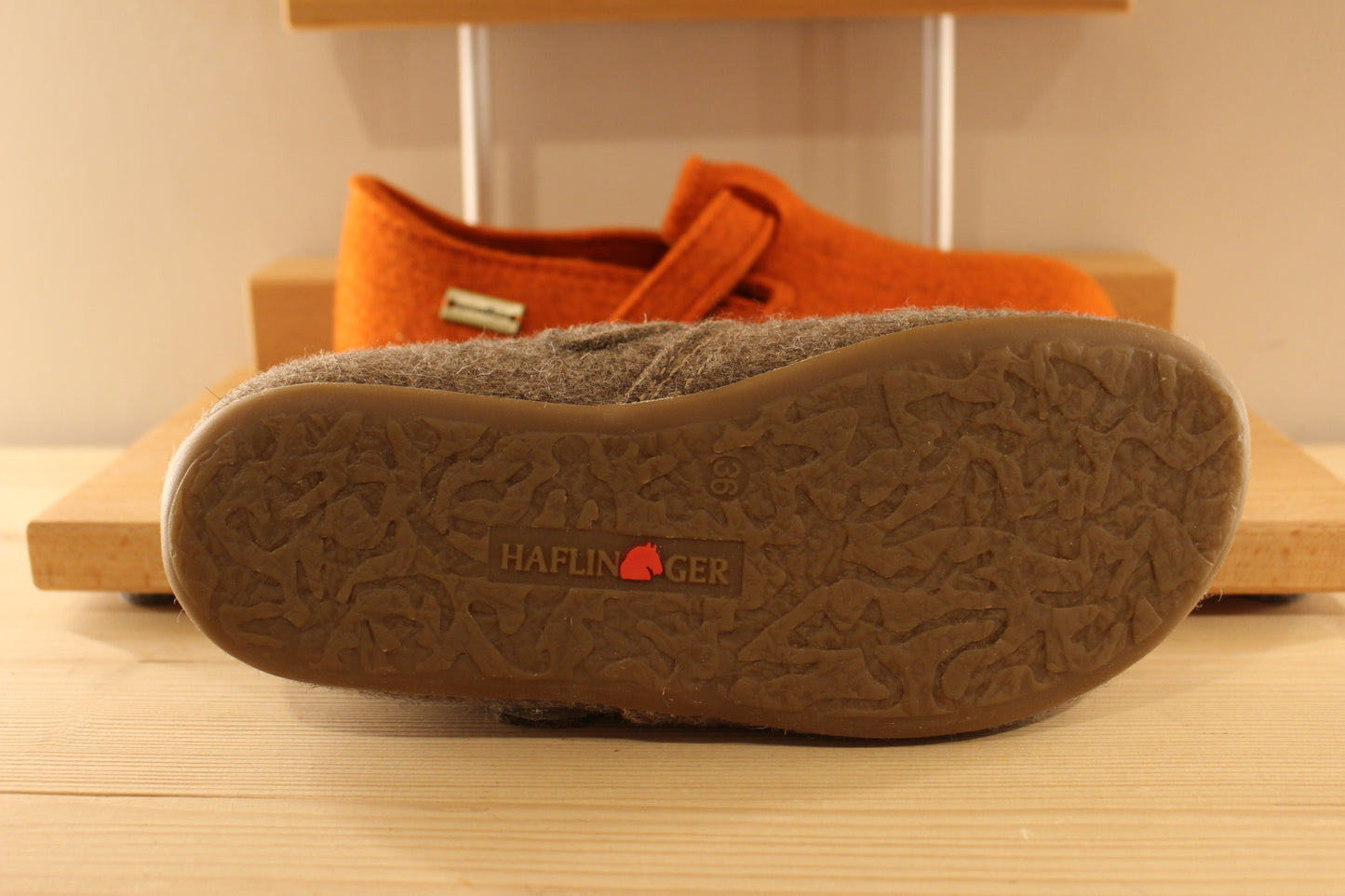 Chausson homme femme HAFLINGER en pure laine gris ou orange