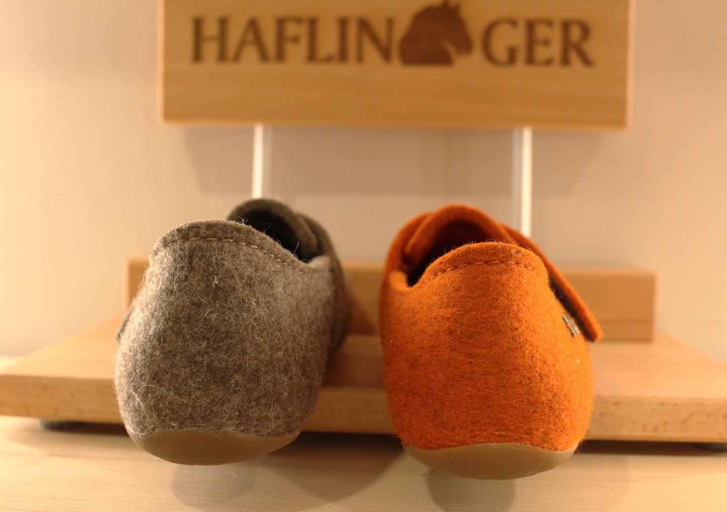 Chausson homme femme HAFLINGER en pure laine gris ou orange