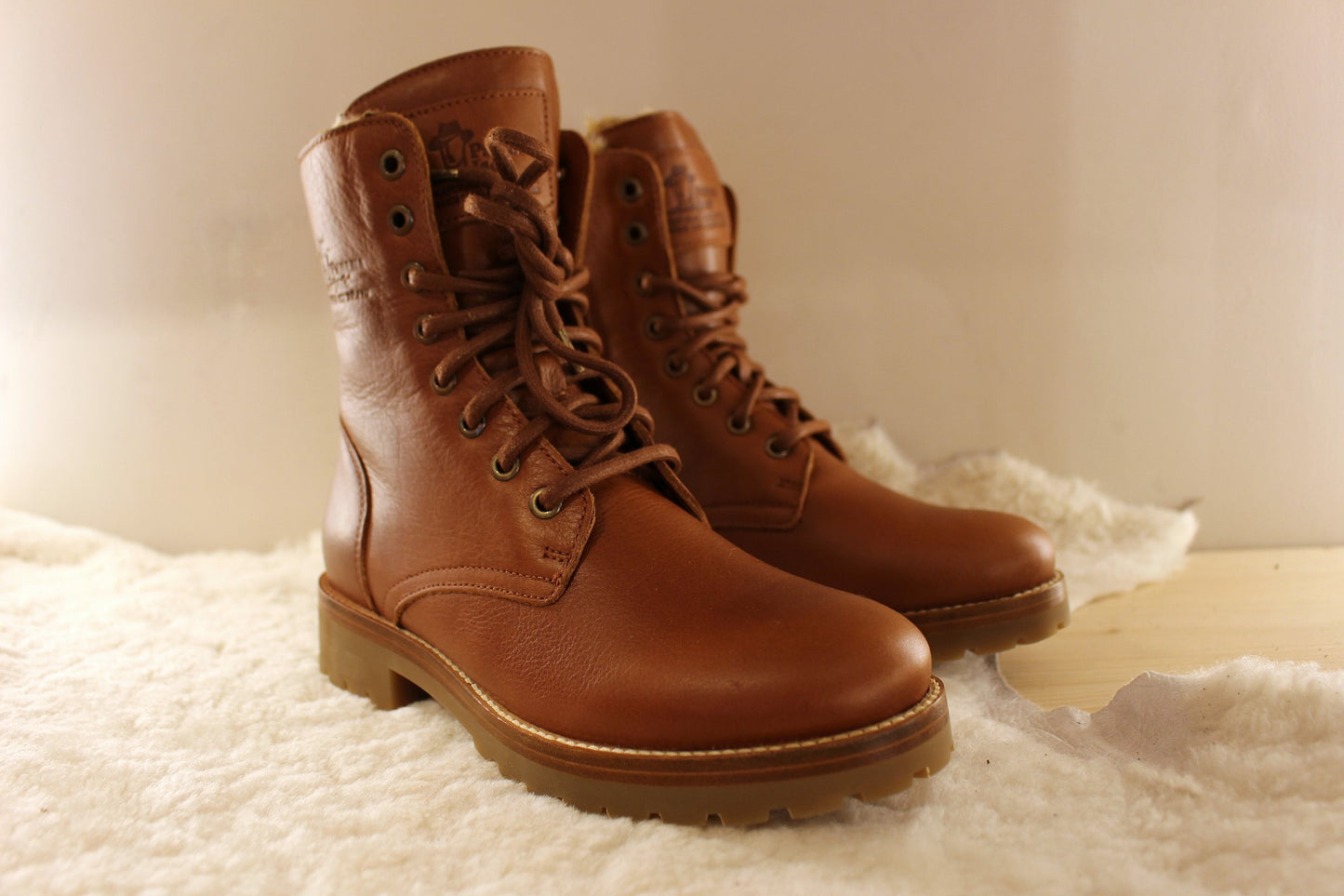 Bottines fourrées en cuir marron semelle épaisse et crantée PANAMA JACK