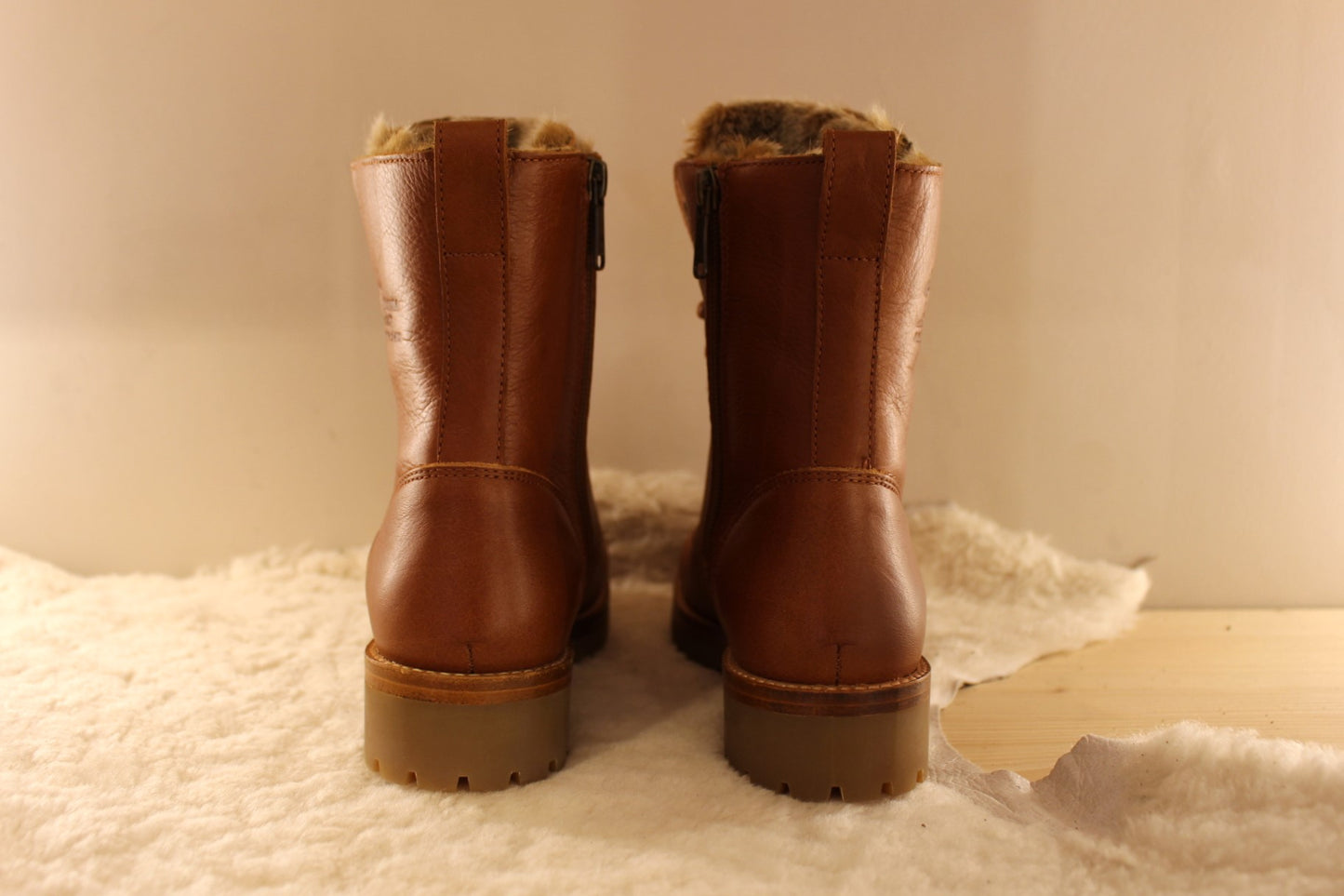 Bottines fourrées en cuir marron semelle épaisse et crantée PANAMA JACK