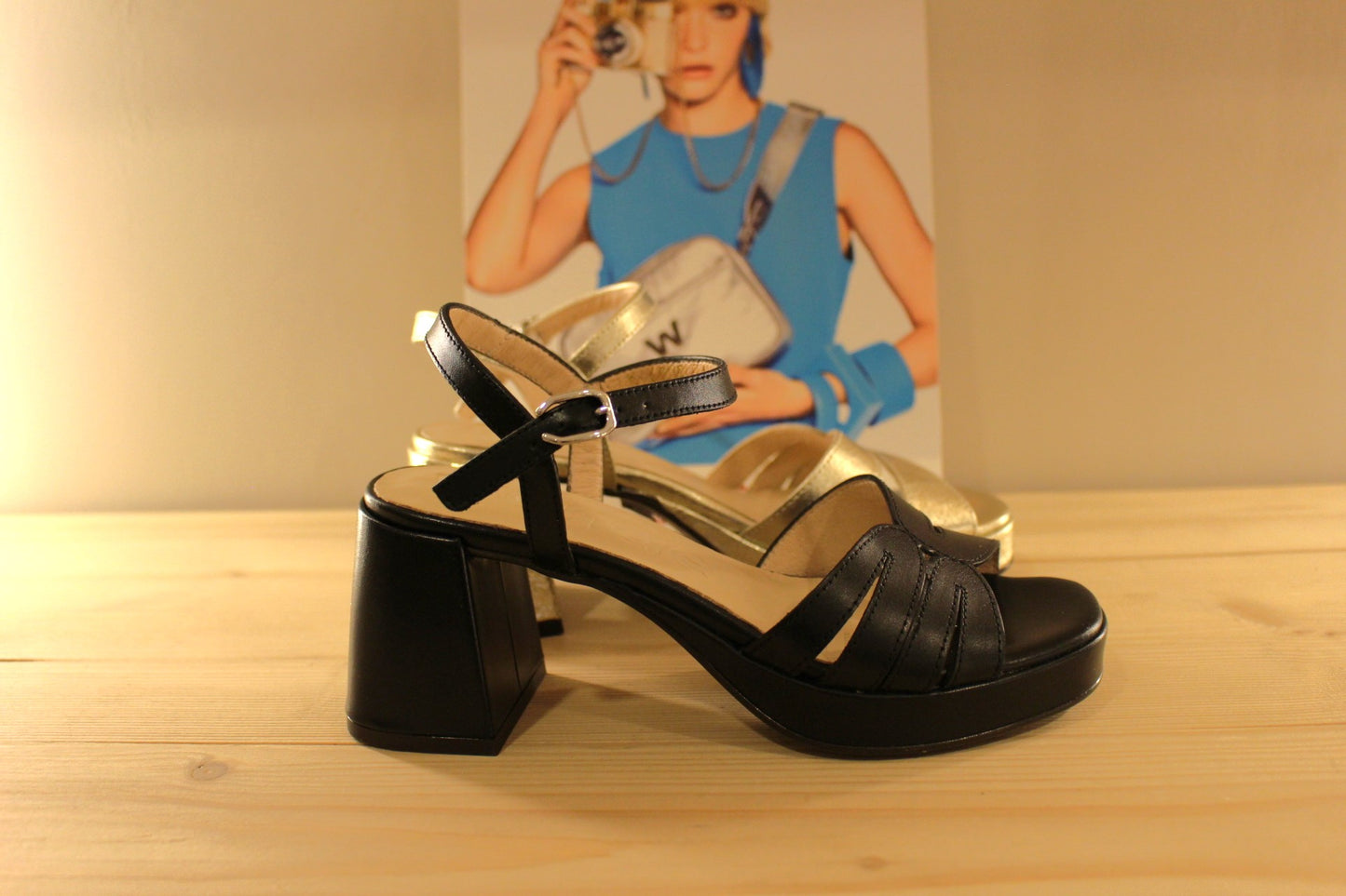 Sandales cuir noir ou métallisé platine WONDERS fabrication espagnole
