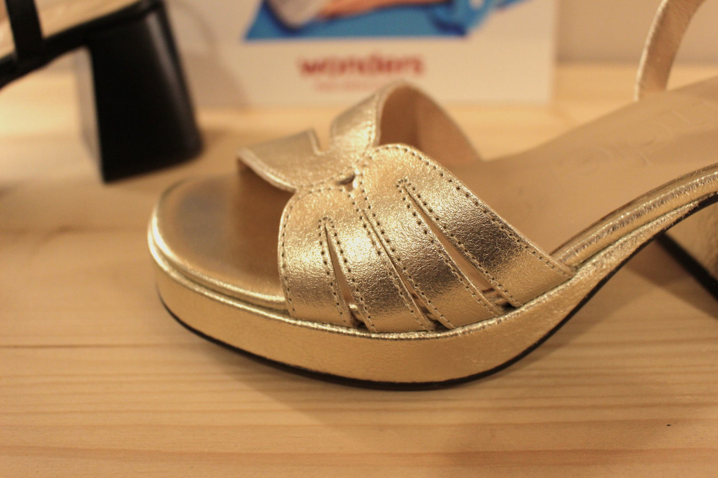 Sandales cuir noir ou métallisé platine WONDERS fabrication espagnole