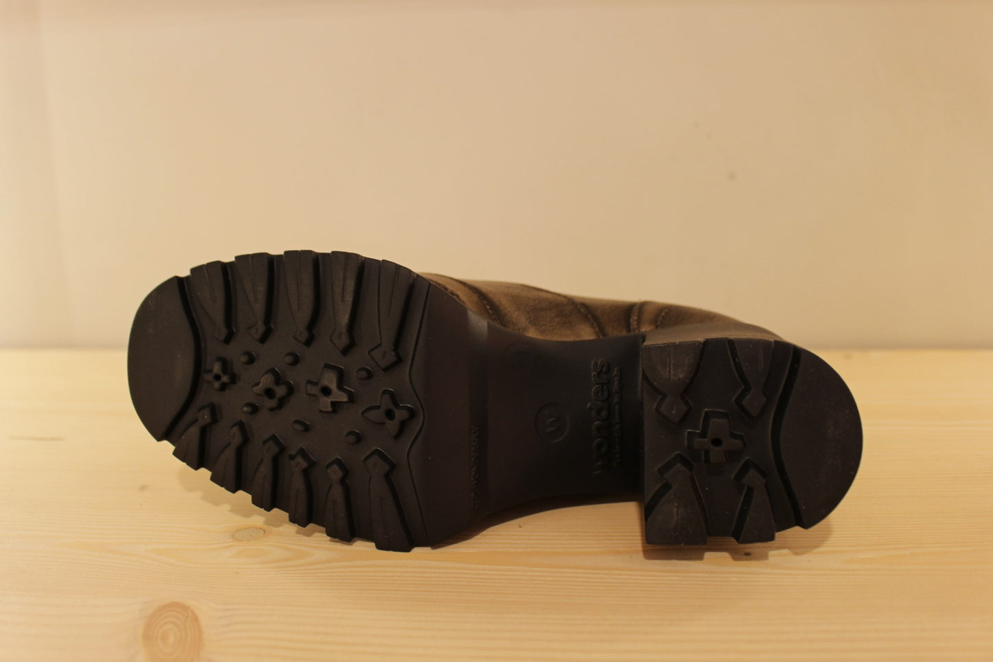 Trotteur cuir taupe très léger à talon WONDERS