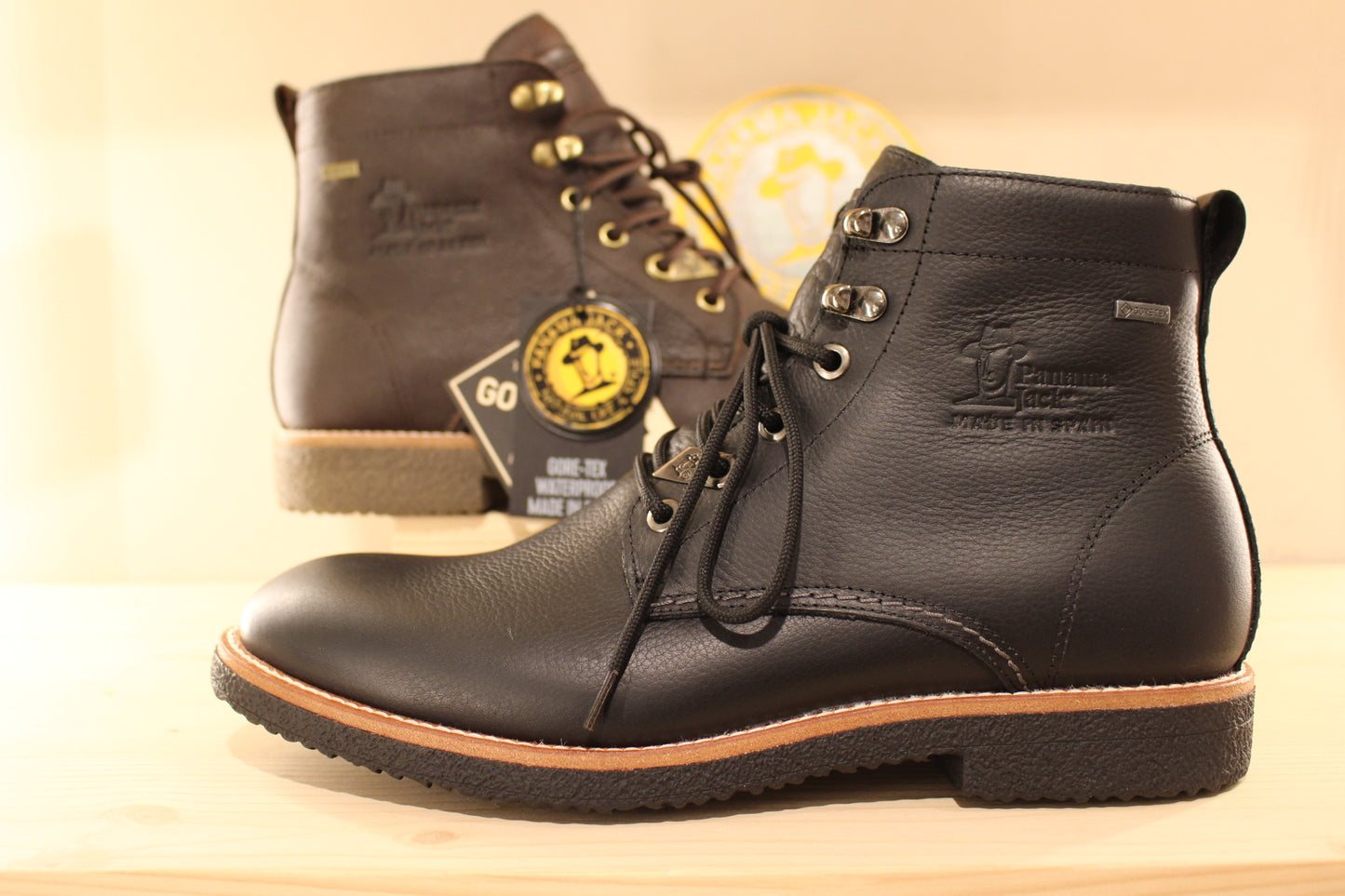 Chaussures cuir gras noir ou marron traité waterproof PANAMA JACK