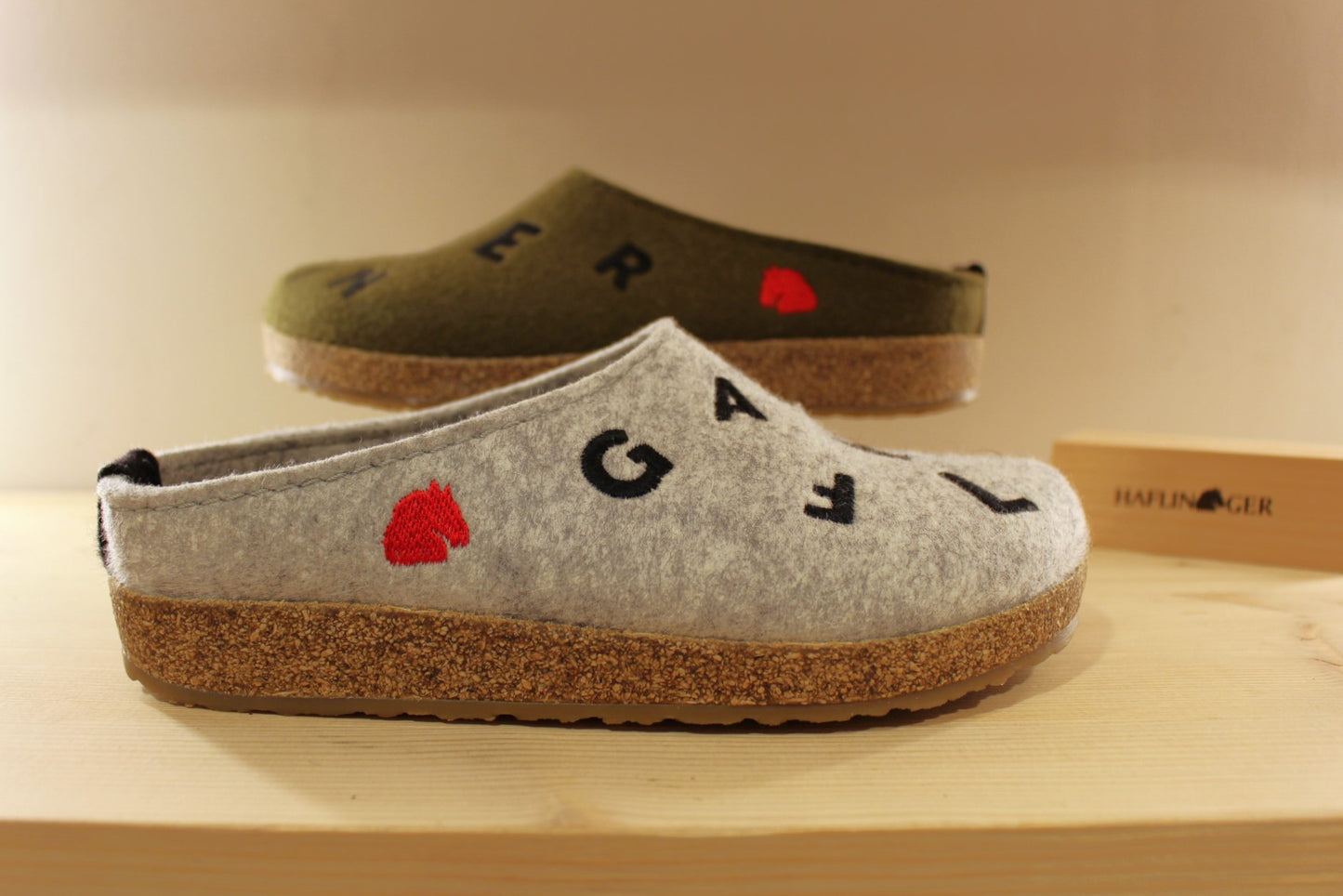 Chausson HAFLINGER modèle Letter en laine semelle anatomique