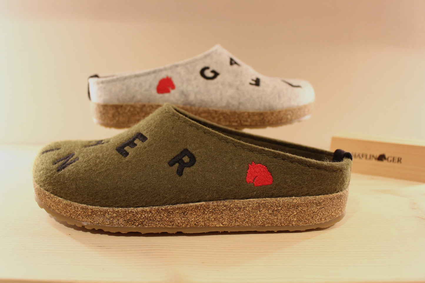 Chausson HAFLINGER modèle Letter en laine semelle anatomique