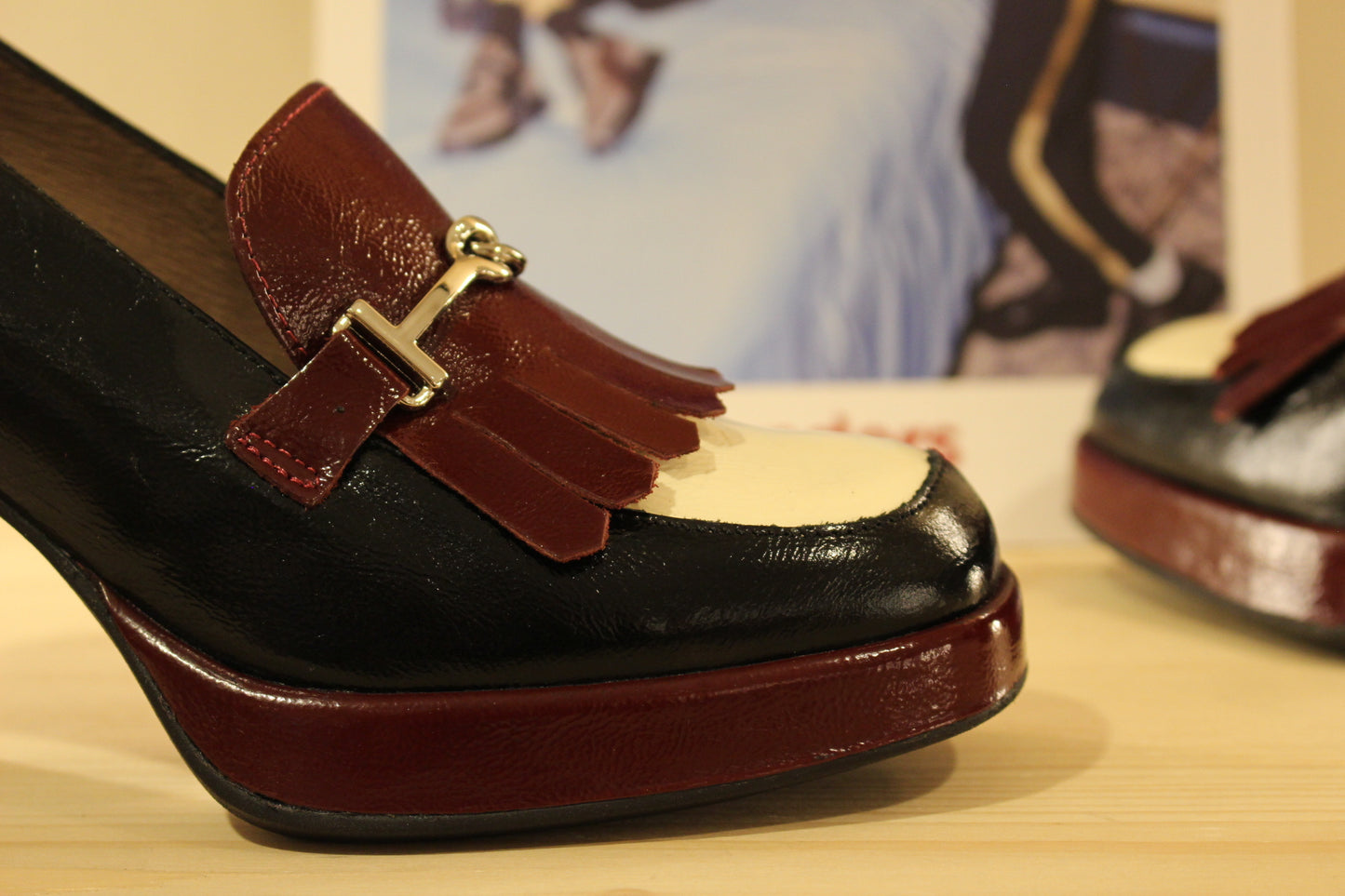 Mocassin à talon cuir laqué noir bordeaux et blanc WONDERS