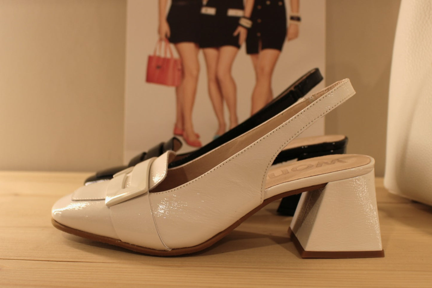 Trotteur cuir vernis blanc ou noir semelle à mémoire WONDERS