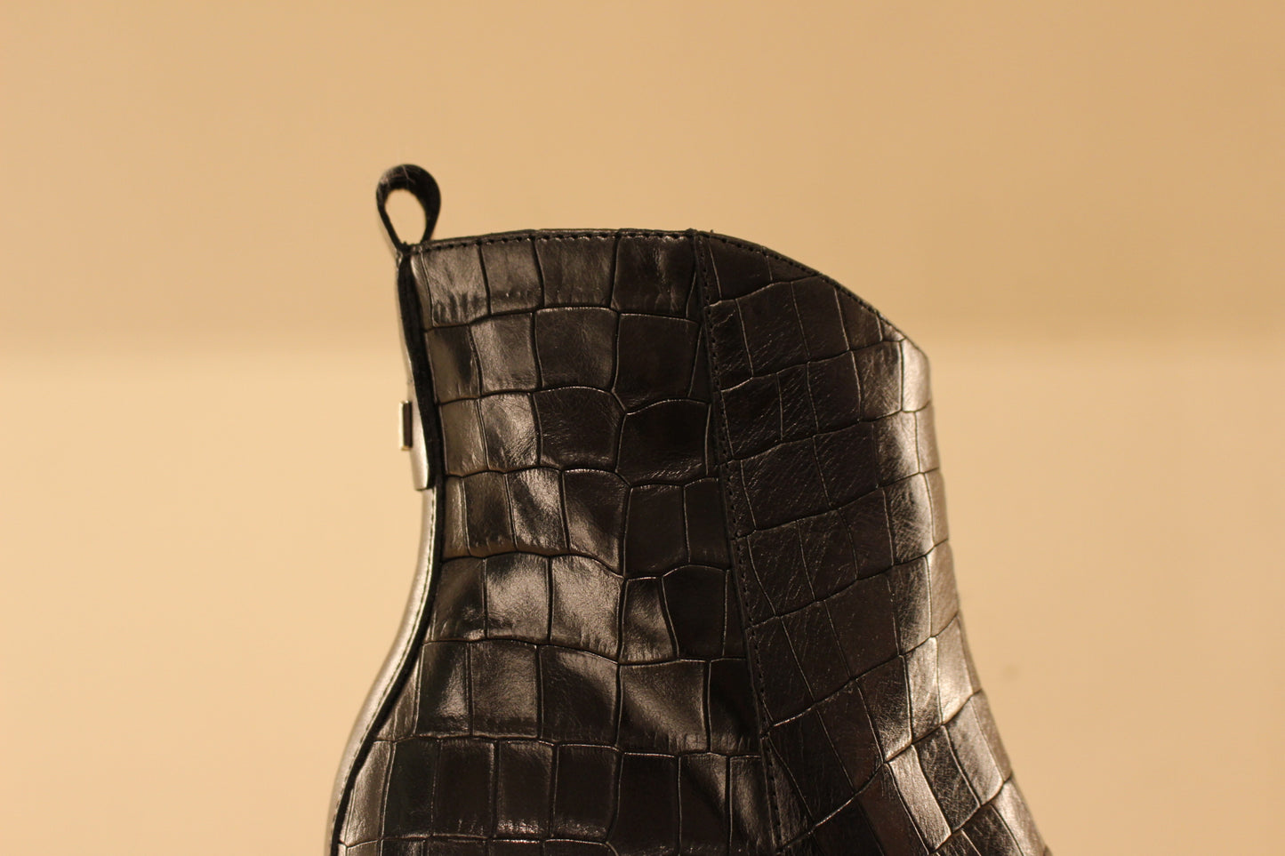 Bottines cuir imprimé croco noir à talon et zip WONDERS