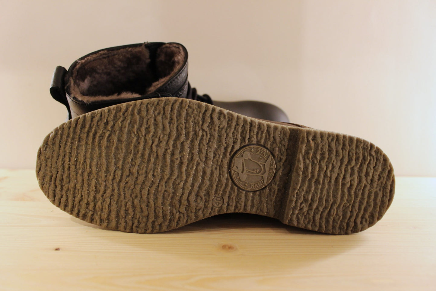 Chaussures PANAMA JACK modèle Glasgow Igloo. Fabrication Espagnole. Chaussures d'hiver pour homme en cuir gras de couleur noire ou de couleur marron. Cuir traité waterproof. Chaussures fourrées mouton.