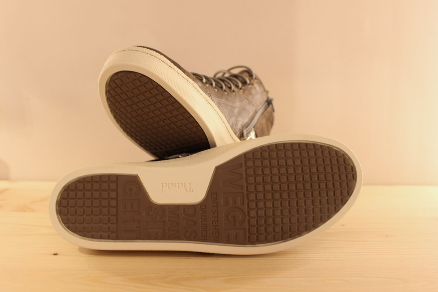 Sneaker femme en cuir velours vernis et imprimé fabrication autrichienne THINK