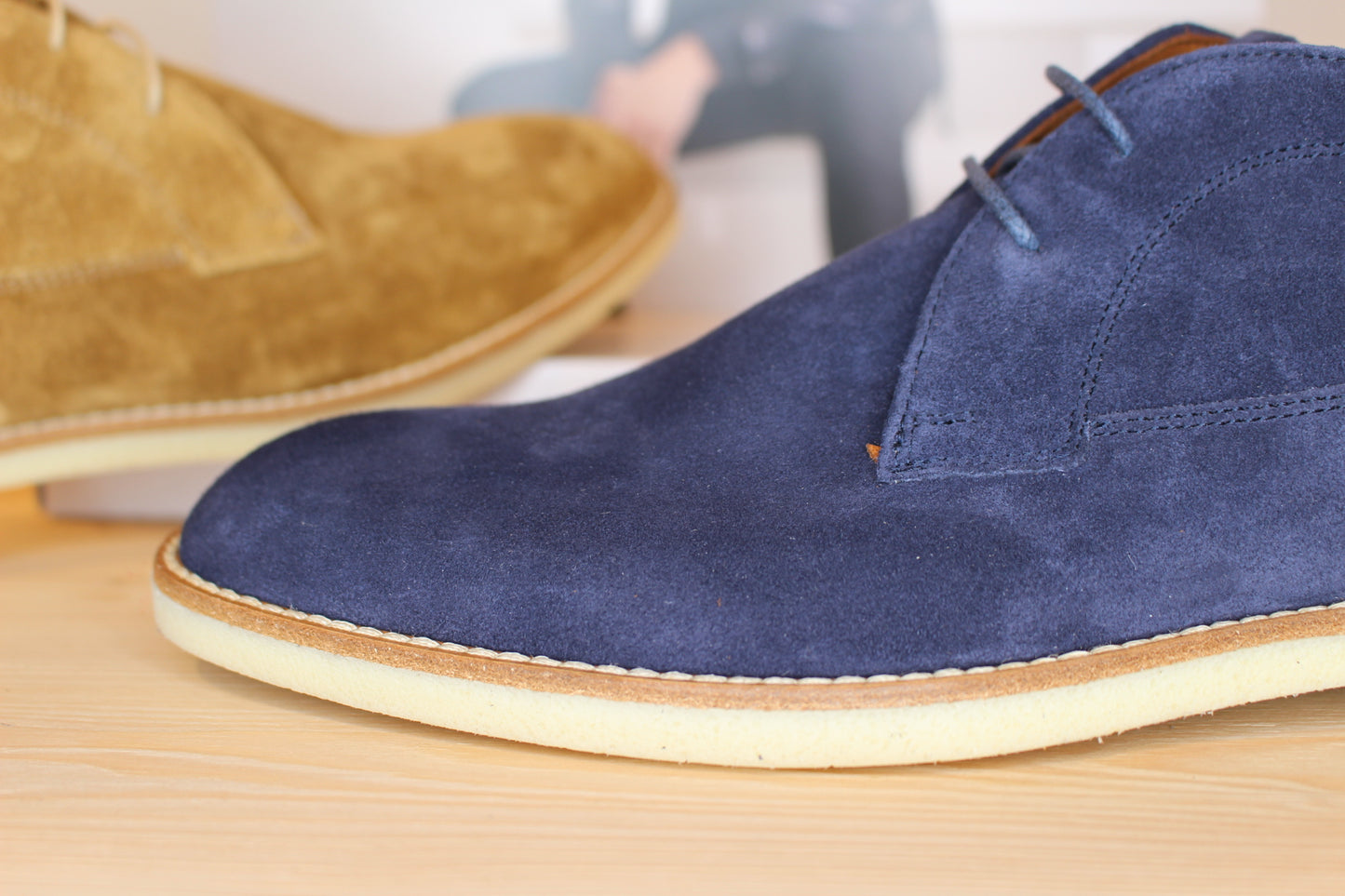 Derby montant en velours bleu ou beige LLOYD