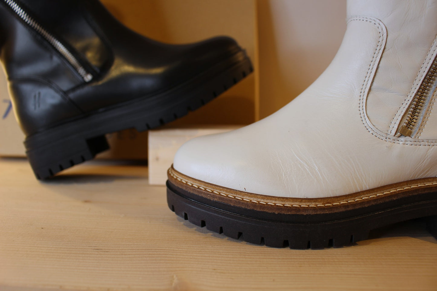 Bottes cuir noir ou blanc deux zips doublure laine HOOPER