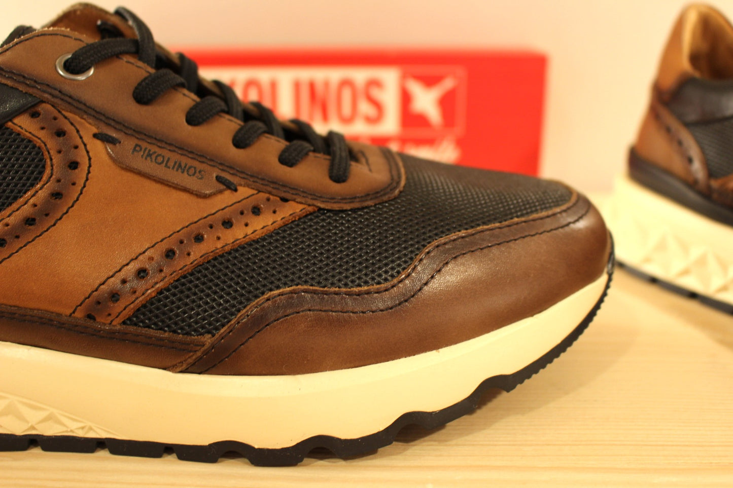 Basket homme en cuir noir et marron avec semelle amovible PIKOLINOS