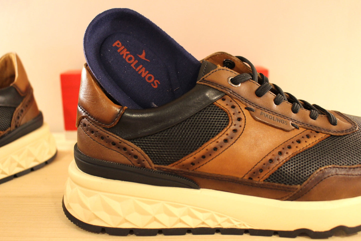 Basket homme en cuir noir et marron avec semelle amovible PIKOLINOS