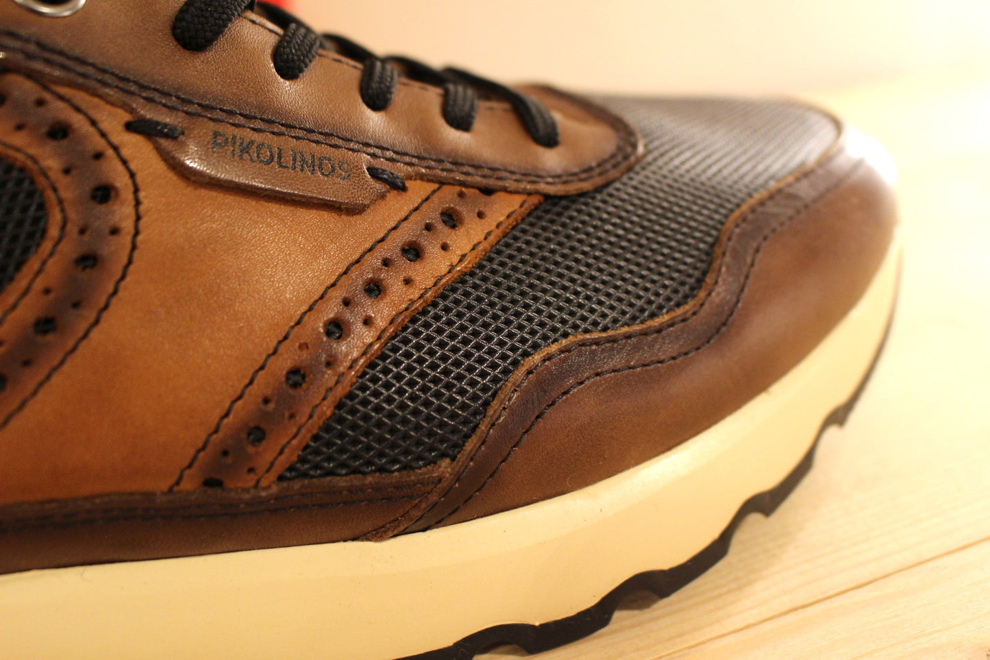 Basket homme en cuir noir et marron avec semelle amovible PIKOLINOS