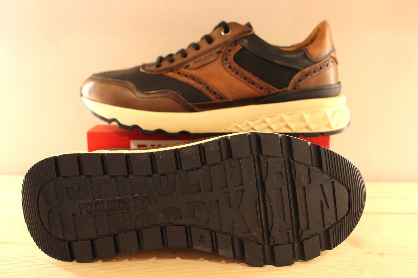 Basket homme en cuir noir et marron avec semelle amovible PIKOLINOS