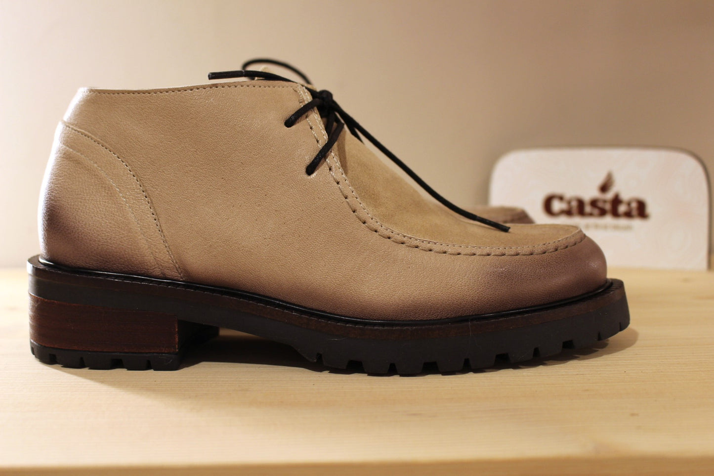 Chaussures femme cuir de couleur greige malte CASTA