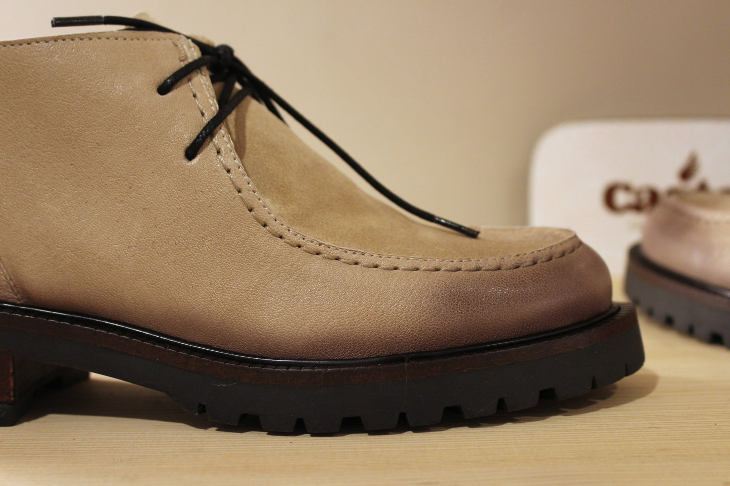 Chaussures femme cuir de couleur greige malte CASTA