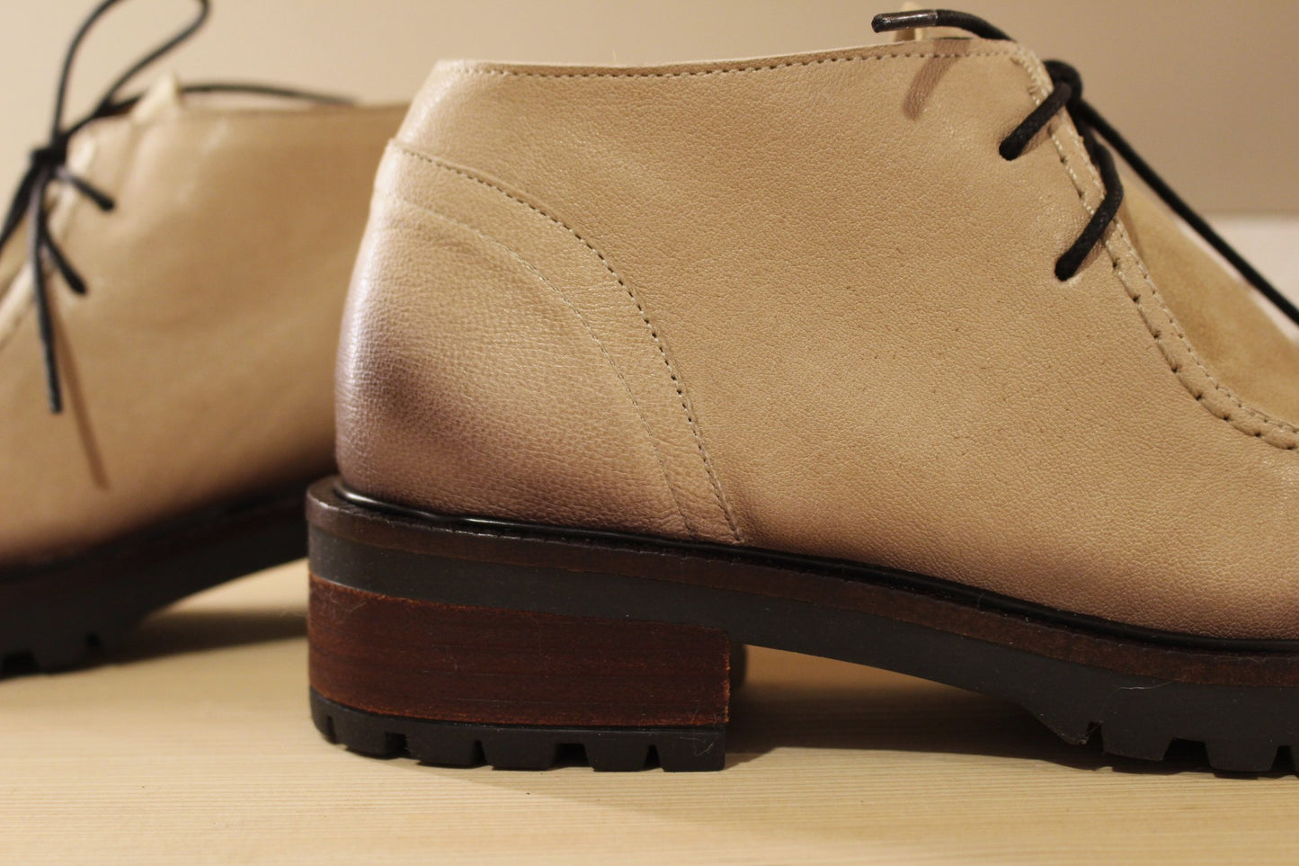 Chaussures femme cuir de couleur greige malte CASTA