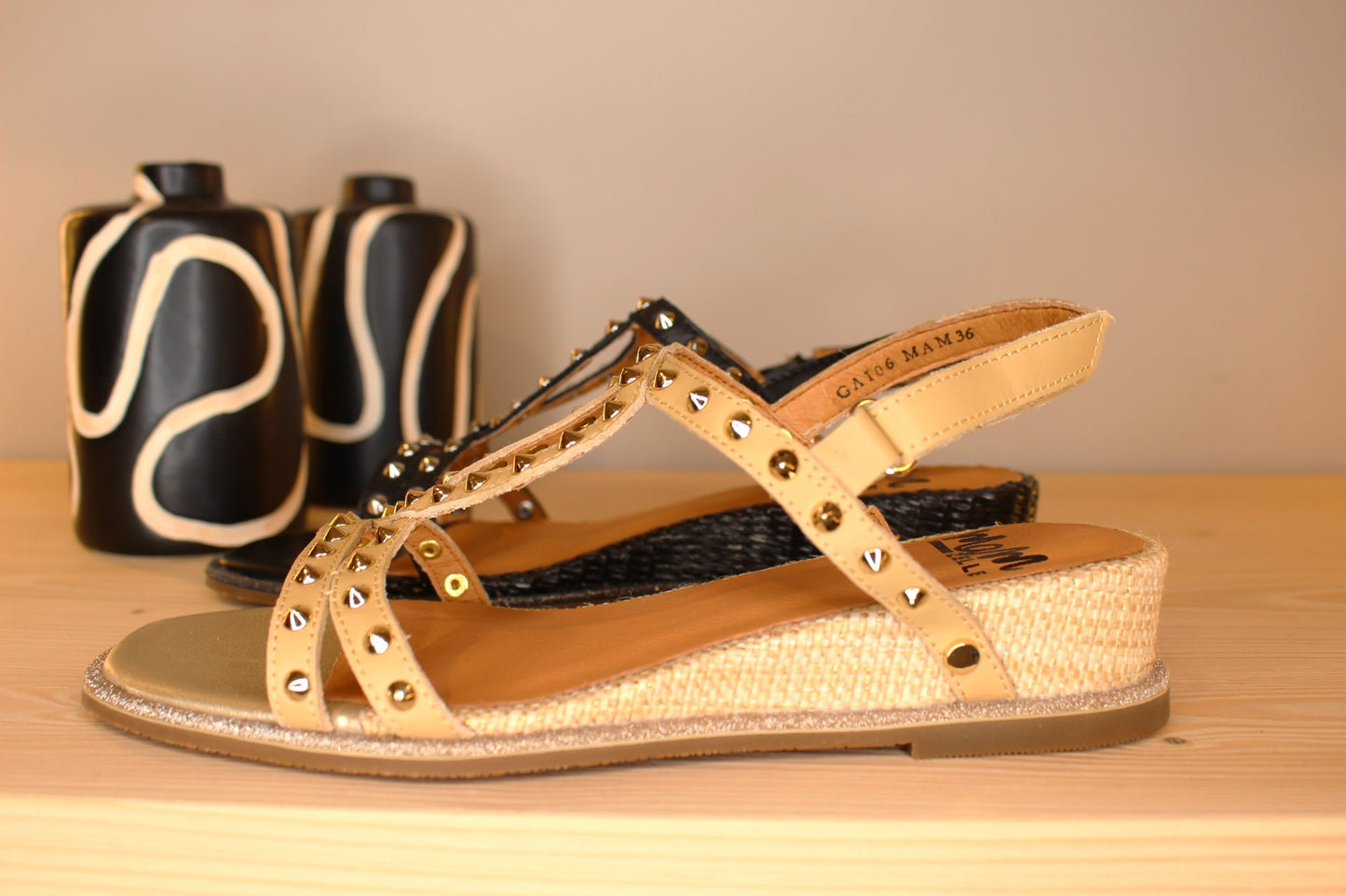 Sandale cuir noir ou beige petit talon compensé MAMZELLE