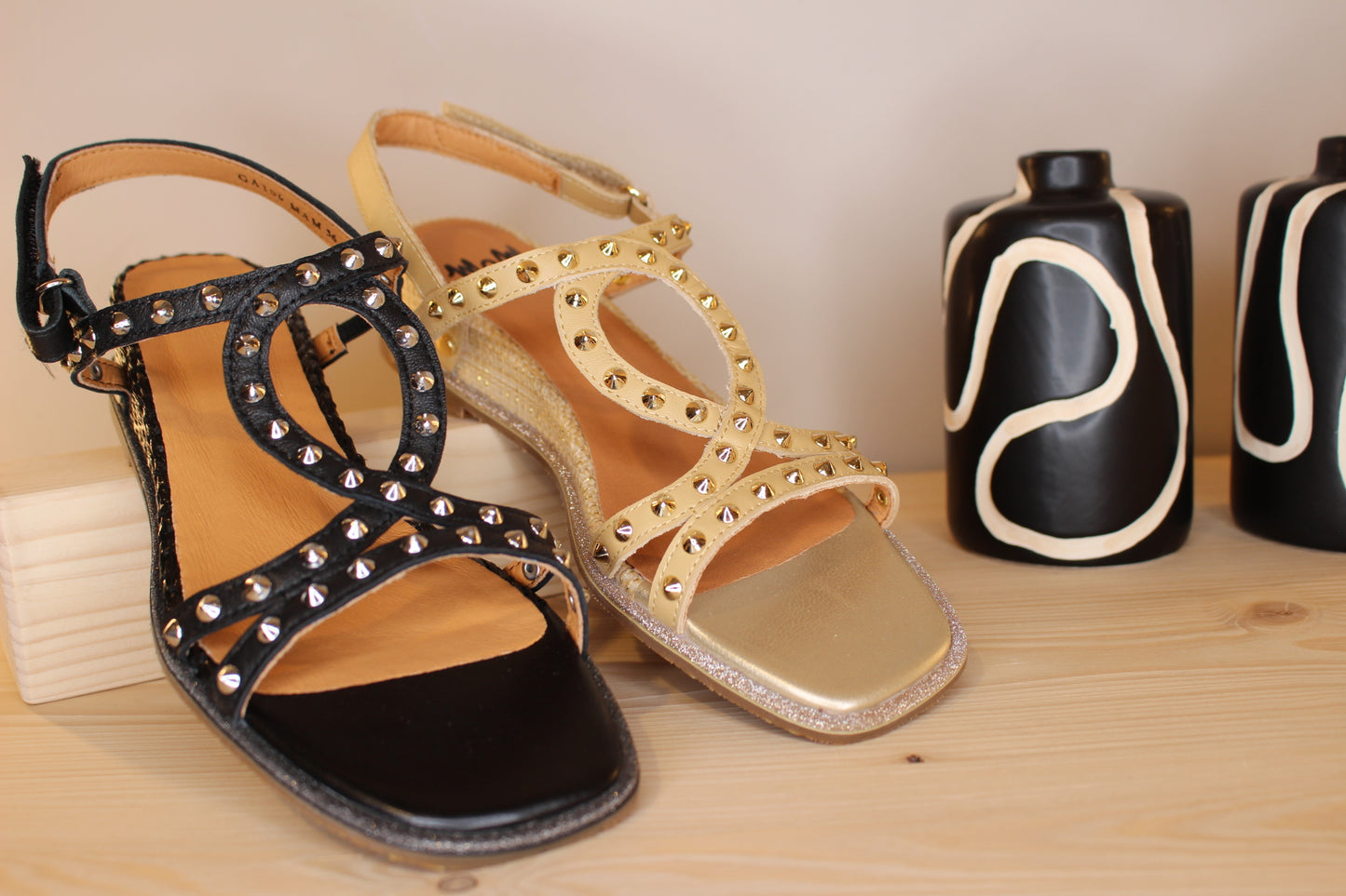 Sandale cuir noir ou beige petit talon compensé MAMZELLE