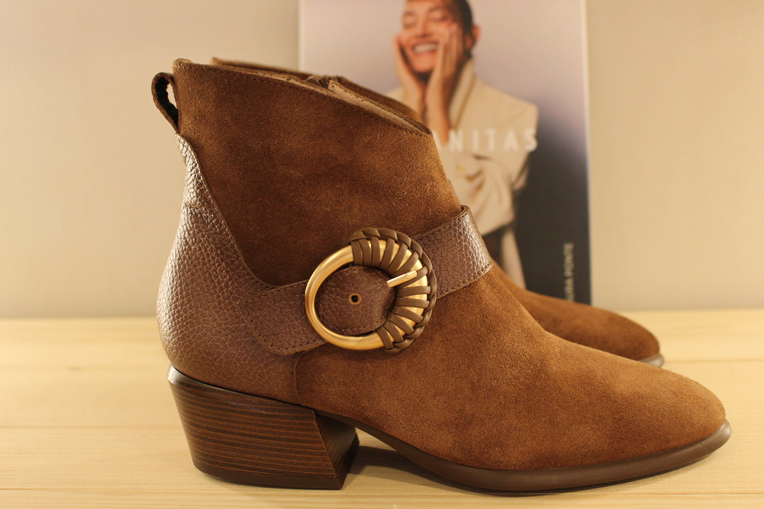 Bottine HISPANITAS en cuir velours noisette petit talon