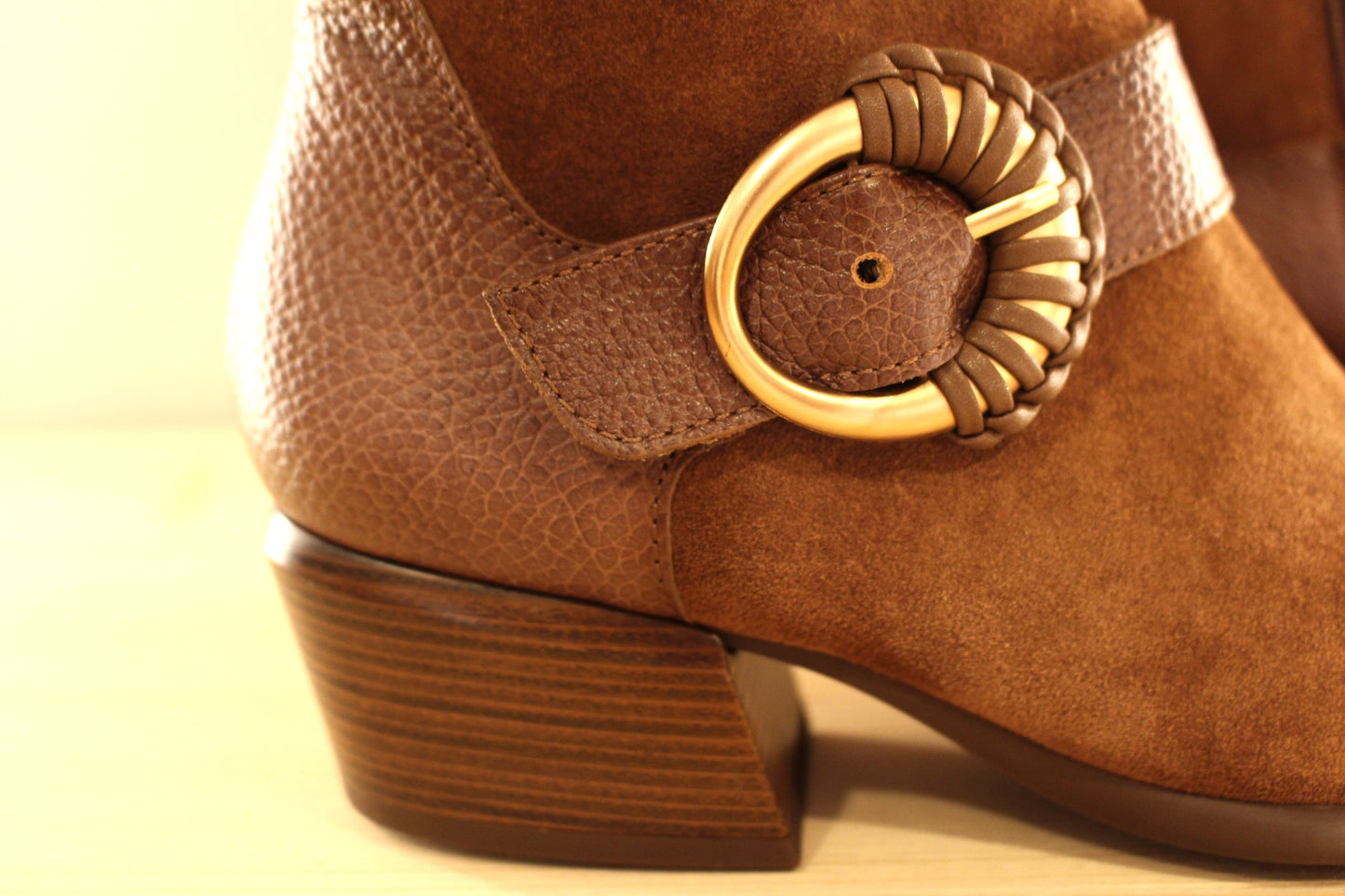Bottine HISPANITAS en cuir velours noisette petit talon