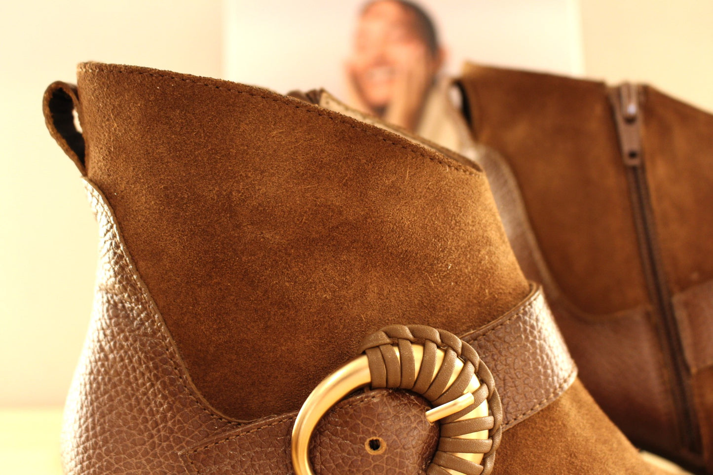 Bottine HISPANITAS en cuir velours noisette petit talon