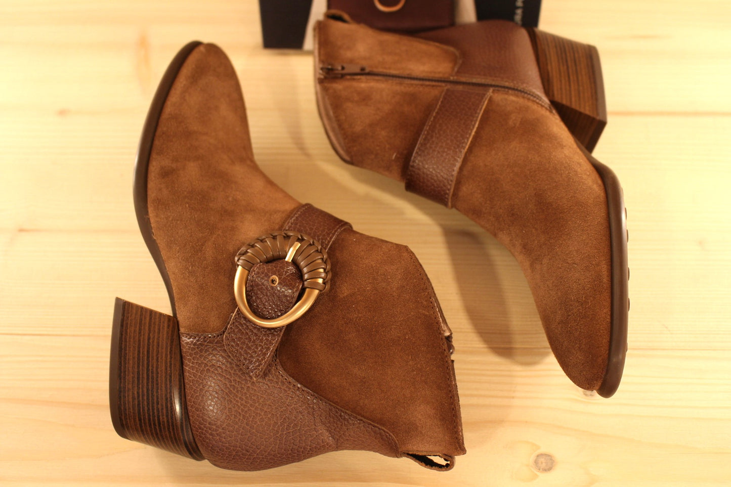 Bottine HISPANITAS en cuir velours noisette petit talon