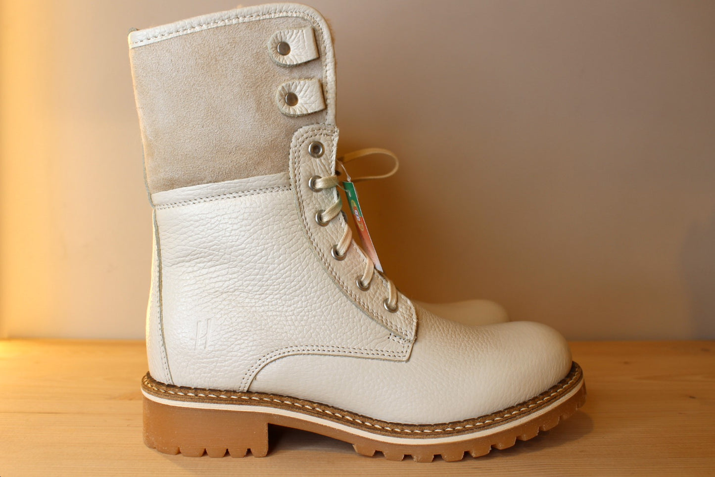 Bottines HOOPER cuir blanc cassé et doublure laine semelle épais et cranté