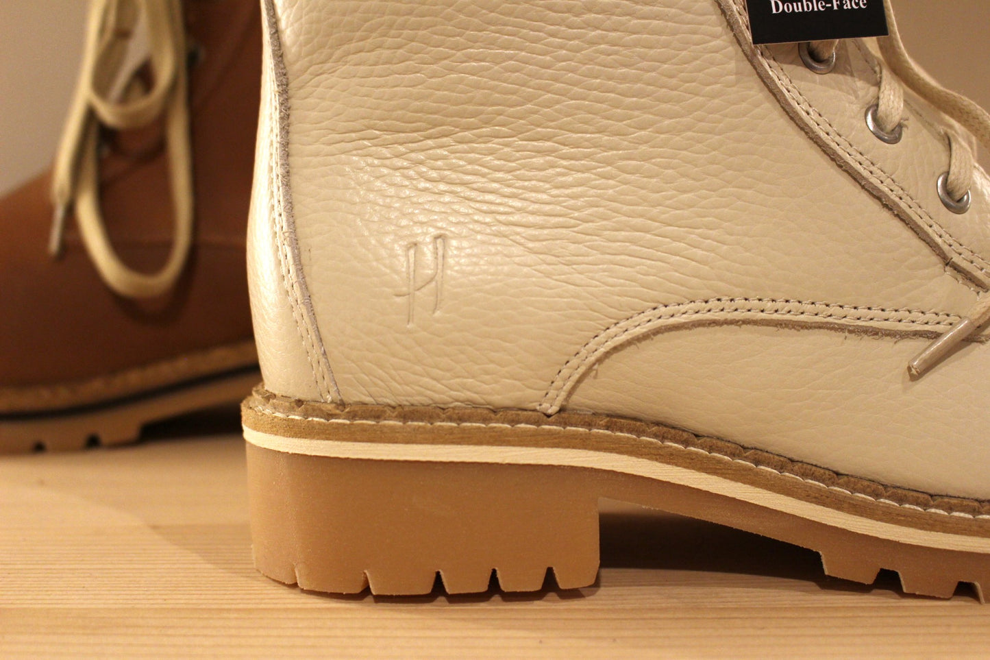 Bottines HOOPER cuir blanc cassé ou beige et doublure laine semelle épaisse et cranté