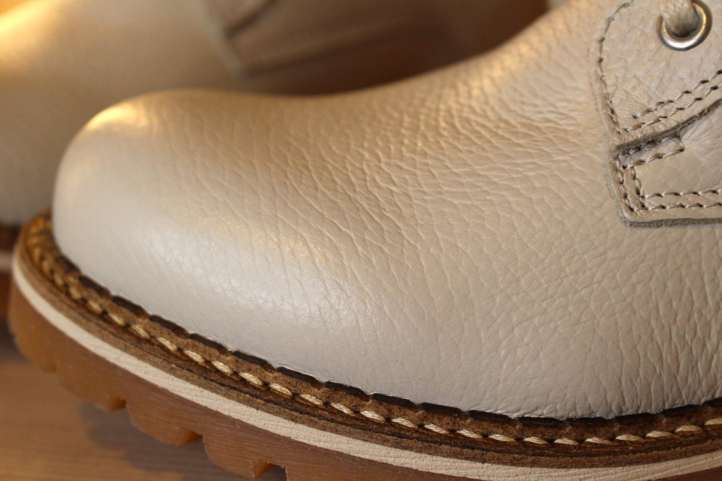 Bottines HOOPER cuir blanc cassé et doublure laine semelle épais et cranté